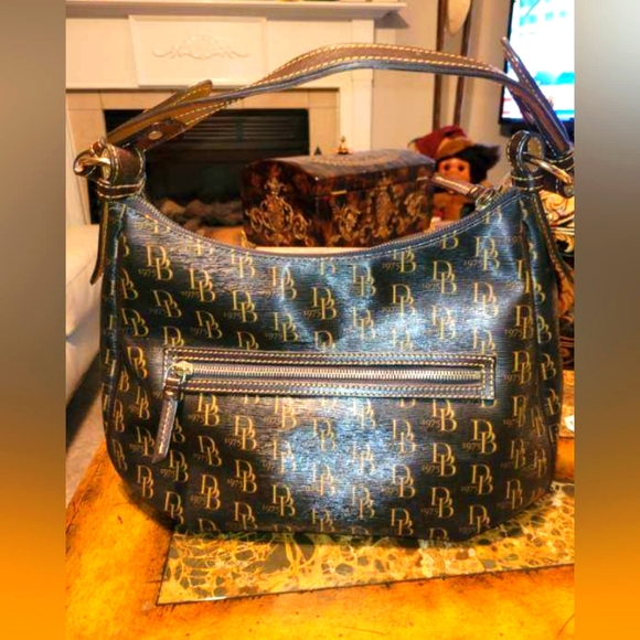 DOONEY AND BOURKE LEATHER SHOULDER BAG - Picture 2 of 13